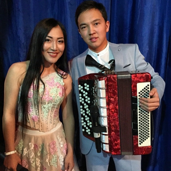 http://comode.kz/media/images/images/11425575_1583374225247757_125359598_n.jpg