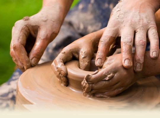Чем занять ребенка: гончарное дело, рисование на песке и воде