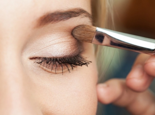 Трусики мен көкірекше киген қыздың селфиі Трусики мен көкірекше киген қыздың селфиі